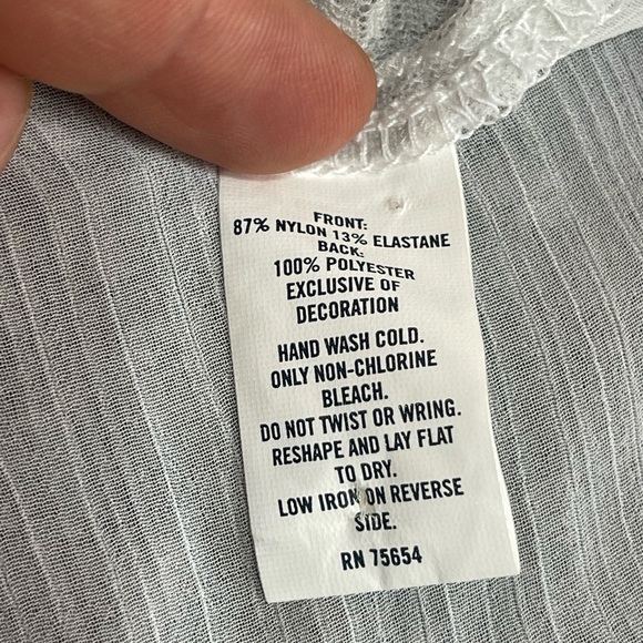 Abercrombie & Fitch sheer lace floral Tank top women’s size M - Picture 15 of 17